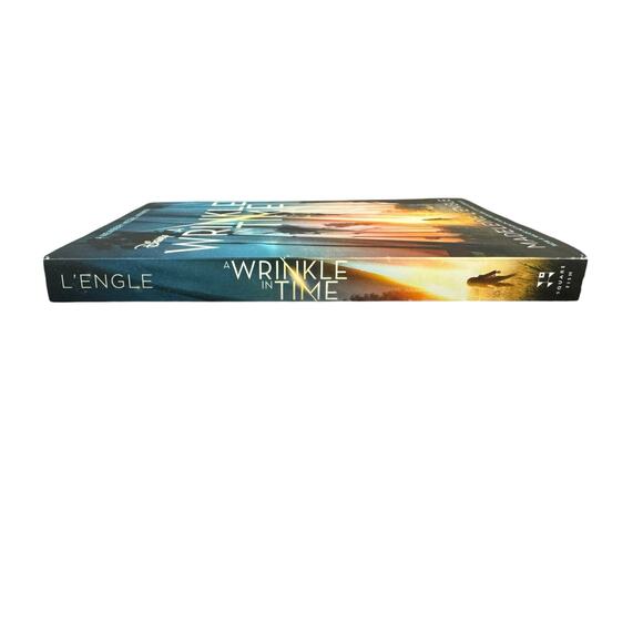 A Wrinkle in Time by Madeleine L'Engle (Paperback) - Picture 3 of 6